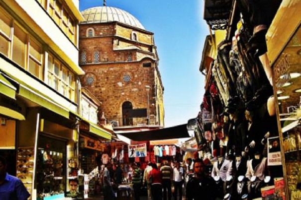 İzmir Tarihi Kemeraltı Çarşısı